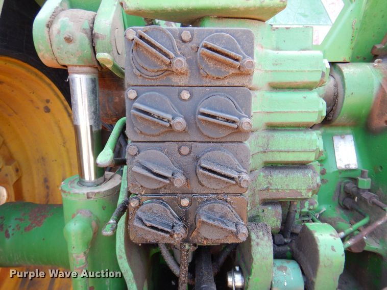 image for item DR2030 1995 John Deere 8400  MFWD tractor
