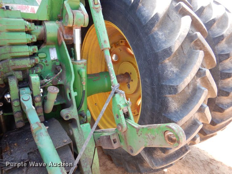 image for item DR2030 1995 John Deere 8400  MFWD tractor