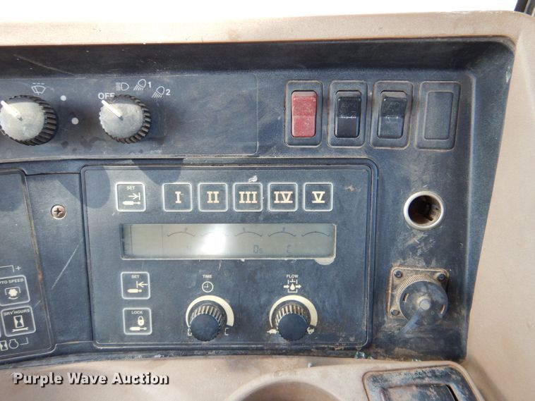 image for item DR2030 1995 John Deere 8400  MFWD tractor