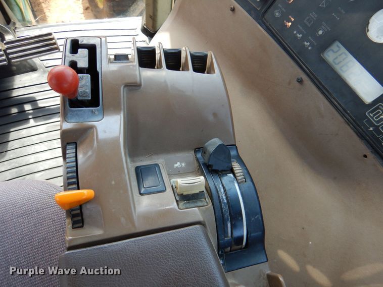 image for item DR2030 1995 John Deere 8400  MFWD tractor