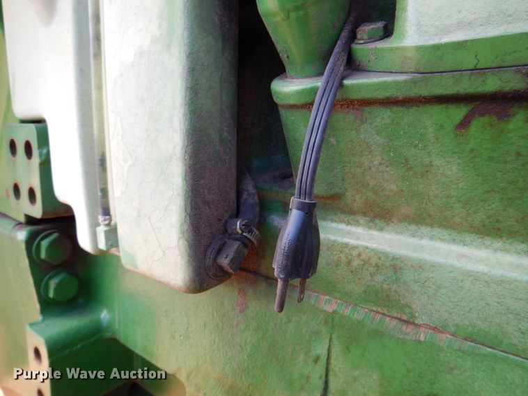 image for item DR2030 1995 John Deere 8400  MFWD tractor