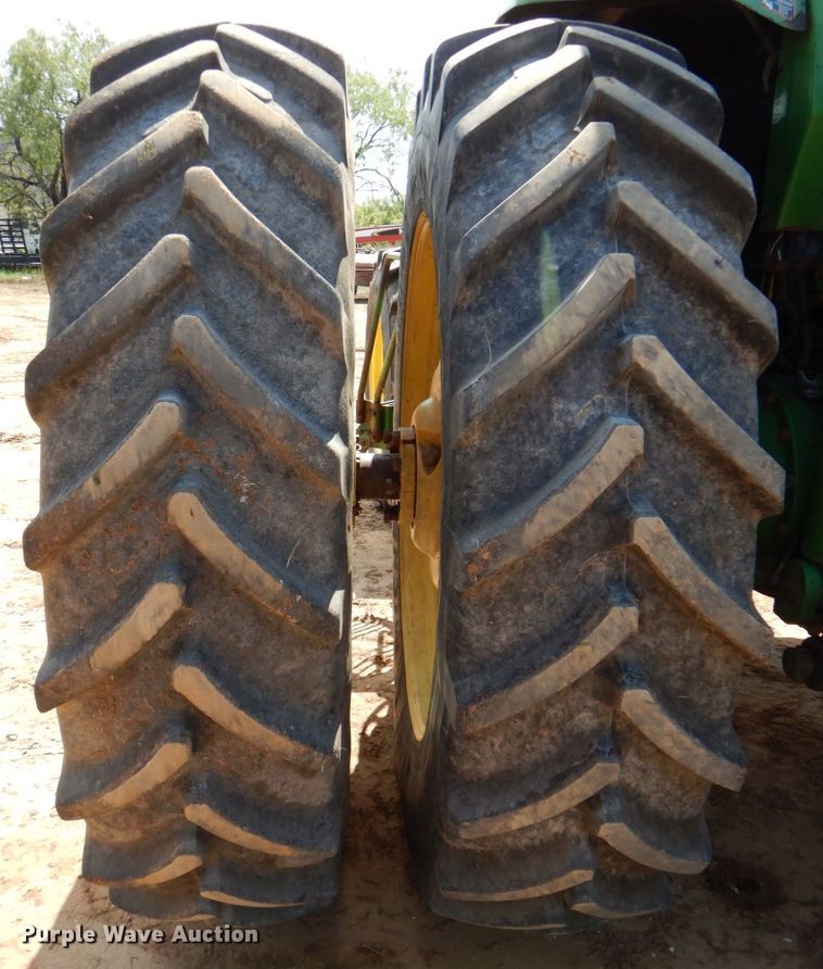 image for item DR2030 1995 John Deere 8400  MFWD tractor