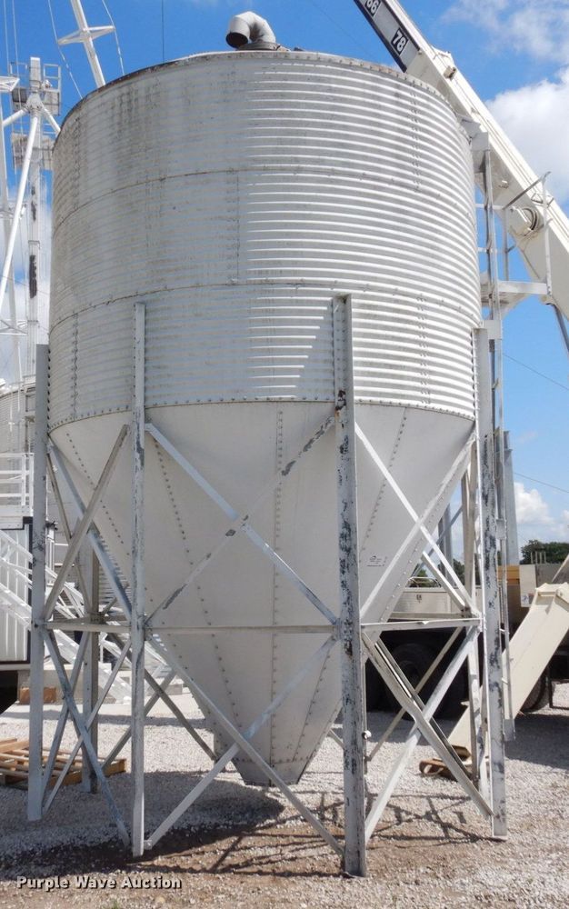 image for item DS1382 Grain bin
