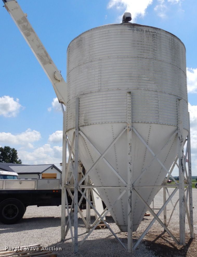 image for item DS1382 Grain bin