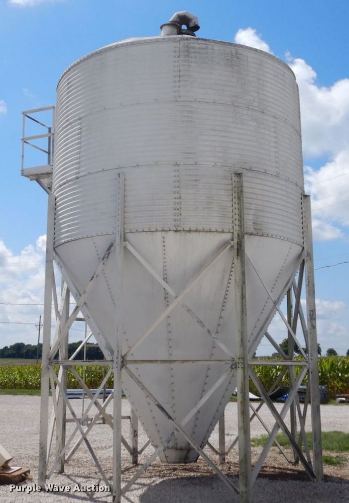 image for item DS1382 Grain bin
