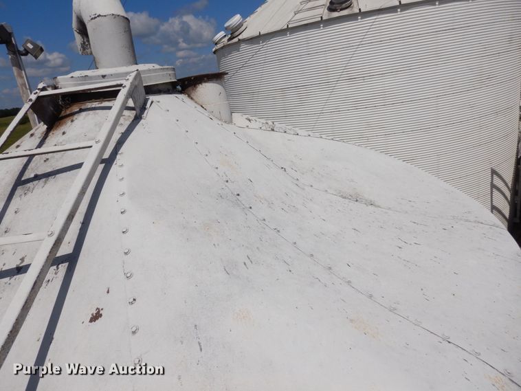 image for item DS1382 Grain bin