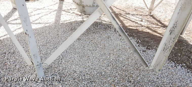 image for item DS1382 Grain bin