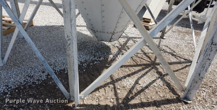 image for item DS1382 Grain bin