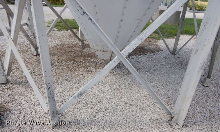 image for item DS1382 Grain bin