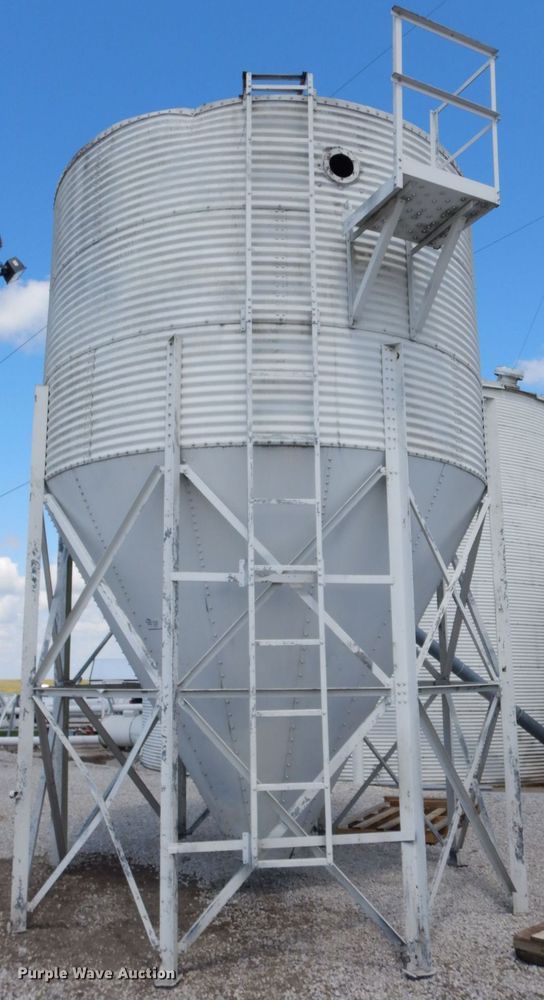 image for item DS1382 Grain bin