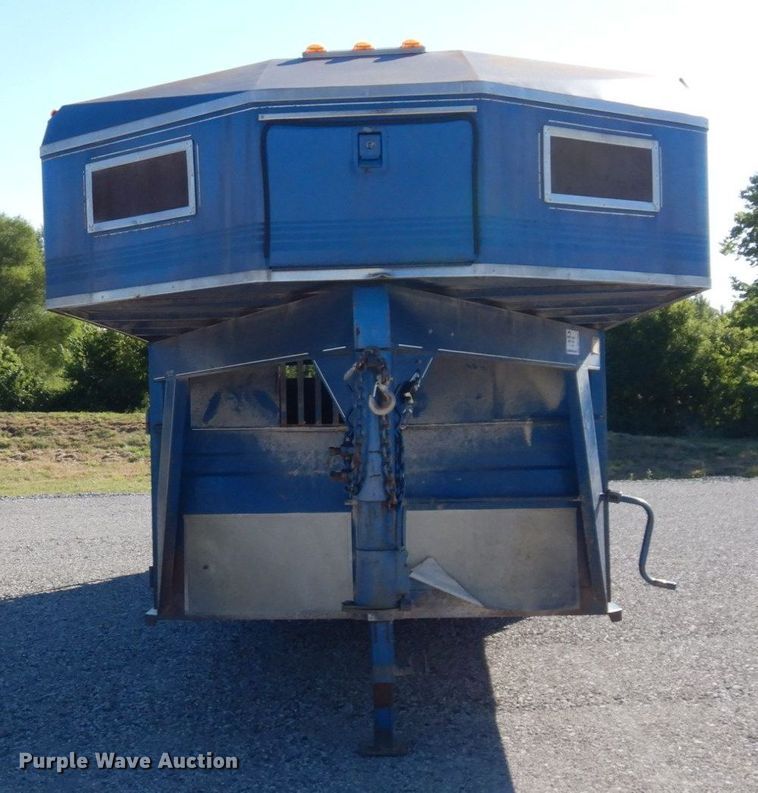 image for item DS1384 1993 Titan  livestock trailer