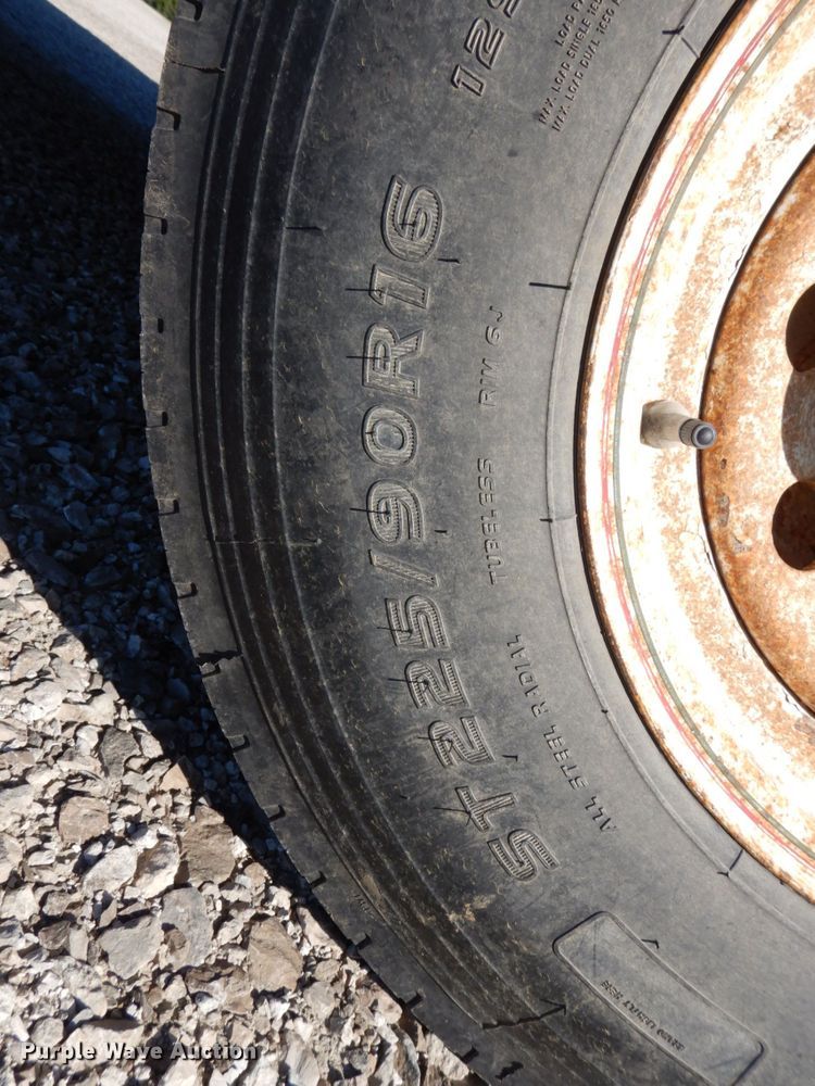 image for item DS1384 1993 Titan  livestock trailer