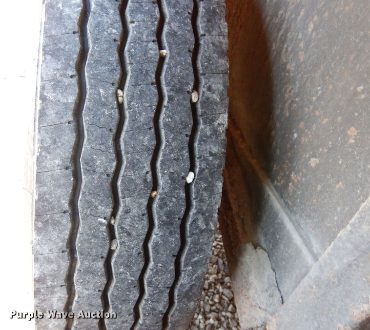 image for item DS1384 1993 Titan  livestock trailer