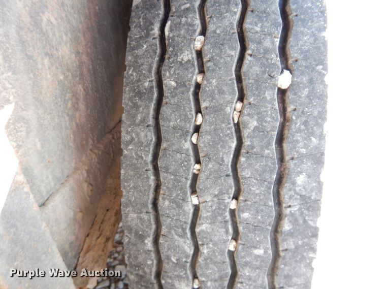 image for item DS1384 1993 Titan  livestock trailer