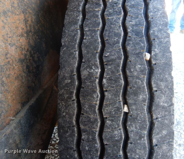 image for item DS1384 1993 Titan  livestock trailer