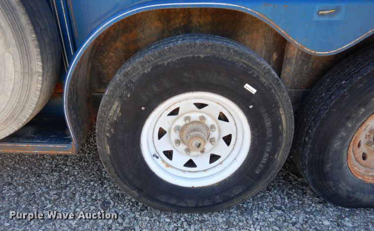 image for item DS1384 1993 Titan  livestock trailer