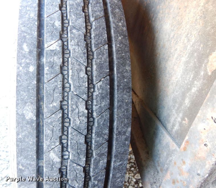 image for item DS1384 1993 Titan  livestock trailer