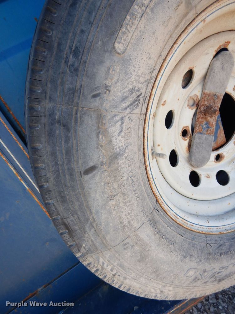 image for item DS1384 1993 Titan  livestock trailer