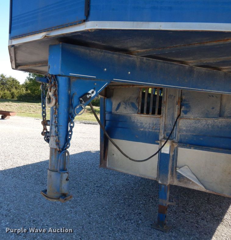 image for item DS1384 1993 Titan  livestock trailer