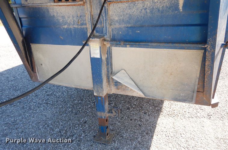 image for item DS1384 1993 Titan  livestock trailer