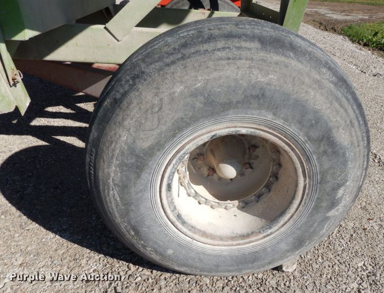 image for item DS1386 Parker J2500  gravity wagon