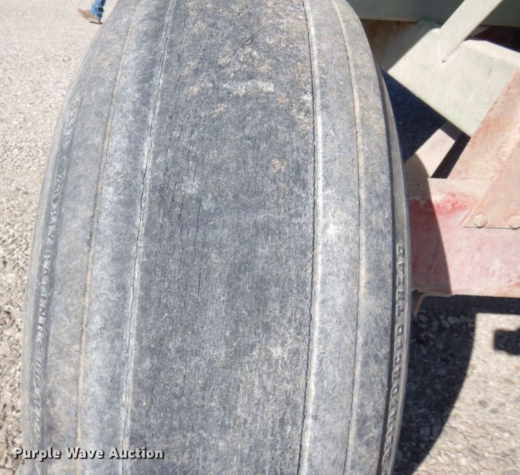 image for item DS1386 Parker J2500  gravity wagon