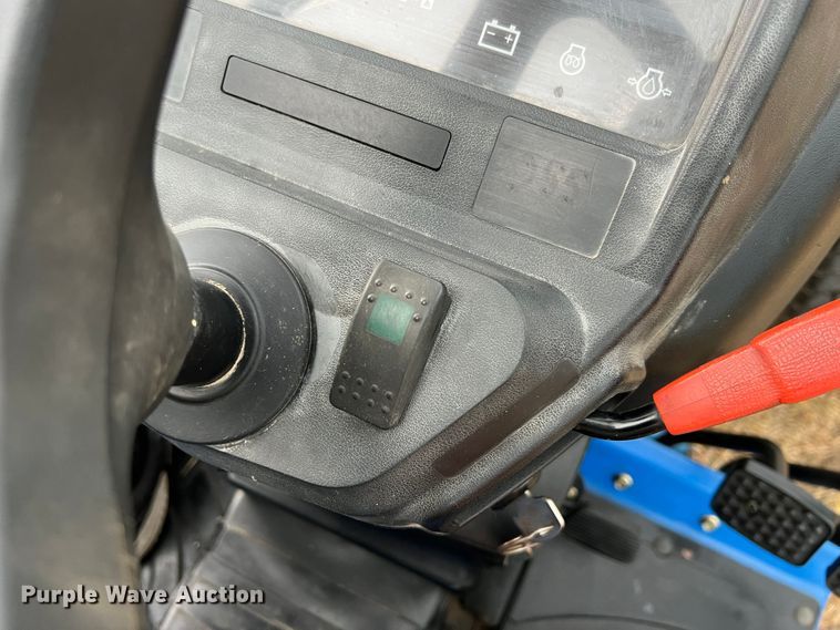 image for item IA9085 New Holland TC24D  MFWD tractor