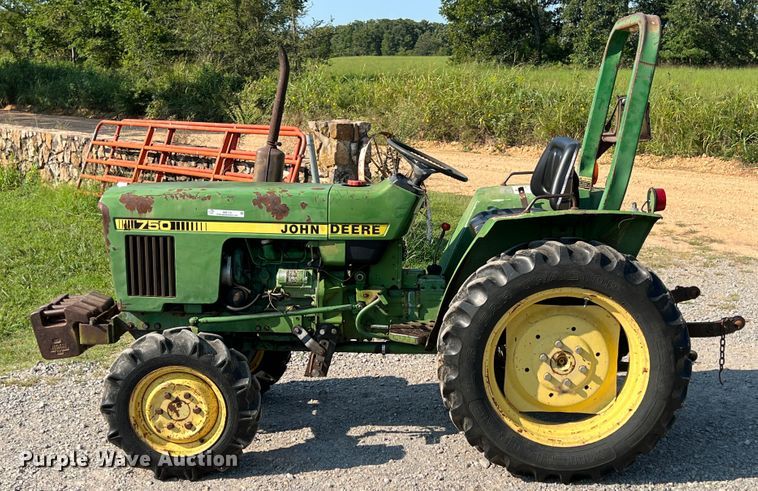 image for item IA9114 1985 John Deere 750  MFWD tractor