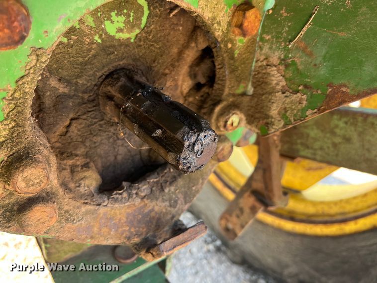 image for item IA9114 1985 John Deere 750  MFWD tractor