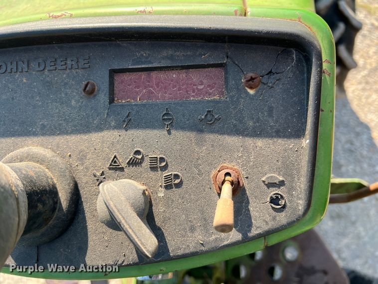 image for item IA9114 1985 John Deere 750  MFWD tractor