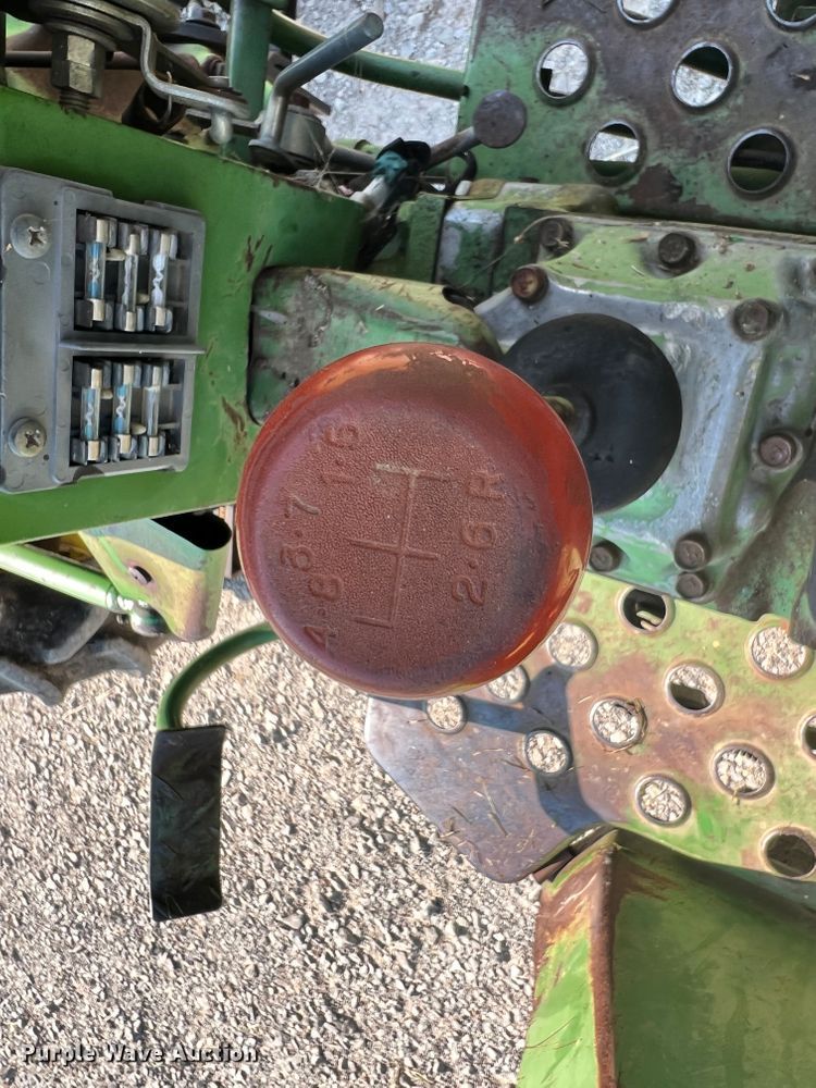 image for item IA9114 1985 John Deere 750  MFWD tractor