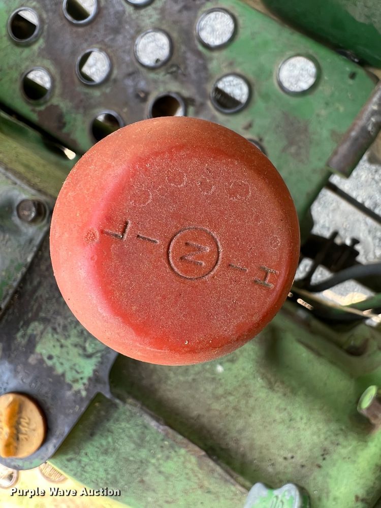 image for item IA9114 1985 John Deere 750  MFWD tractor