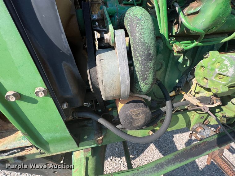 image for item IA9114 1985 John Deere 750  MFWD tractor
