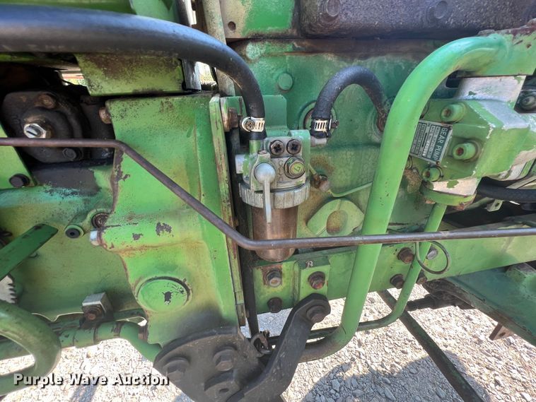 image for item IA9114 1985 John Deere 750  MFWD tractor