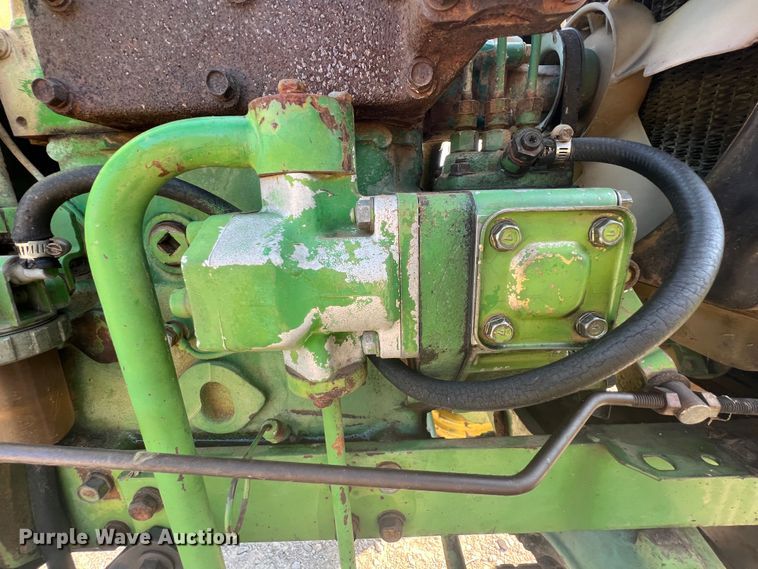 image for item IA9114 1985 John Deere 750  MFWD tractor