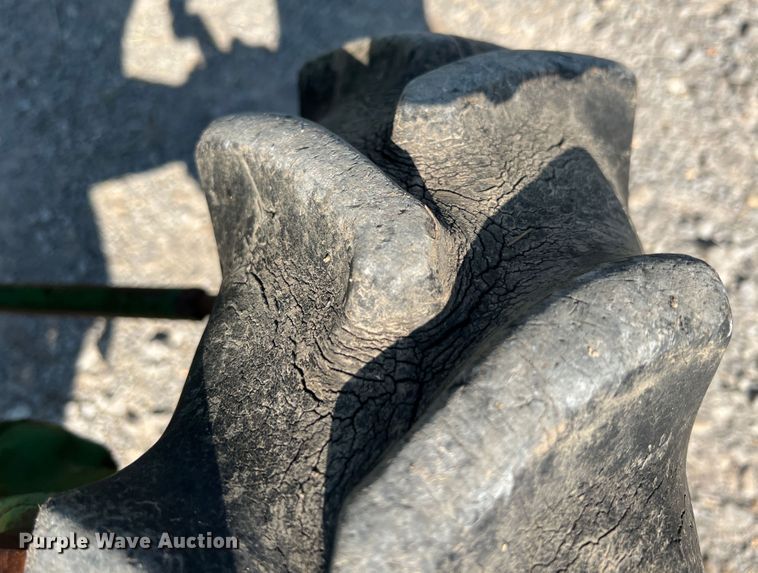 image for item IA9114 1985 John Deere 750  MFWD tractor