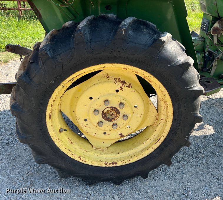 image for item IA9114 1985 John Deere 750  MFWD tractor