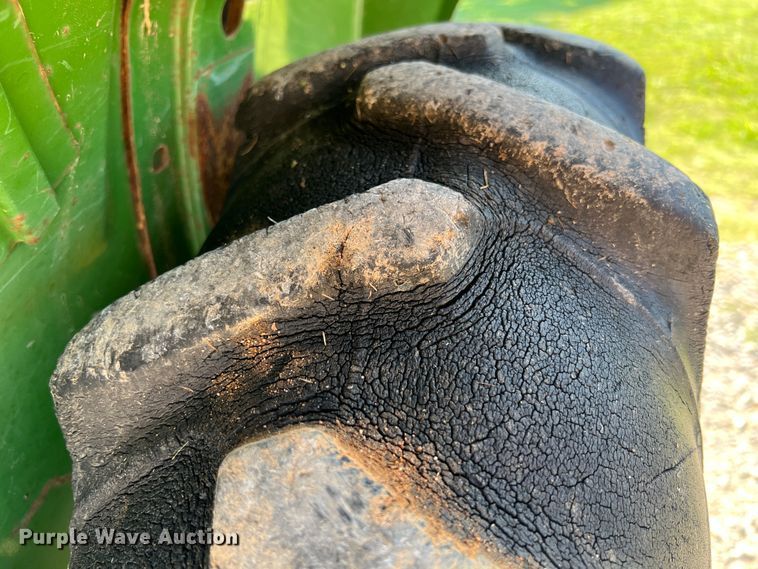 image for item IA9114 1985 John Deere 750  MFWD tractor