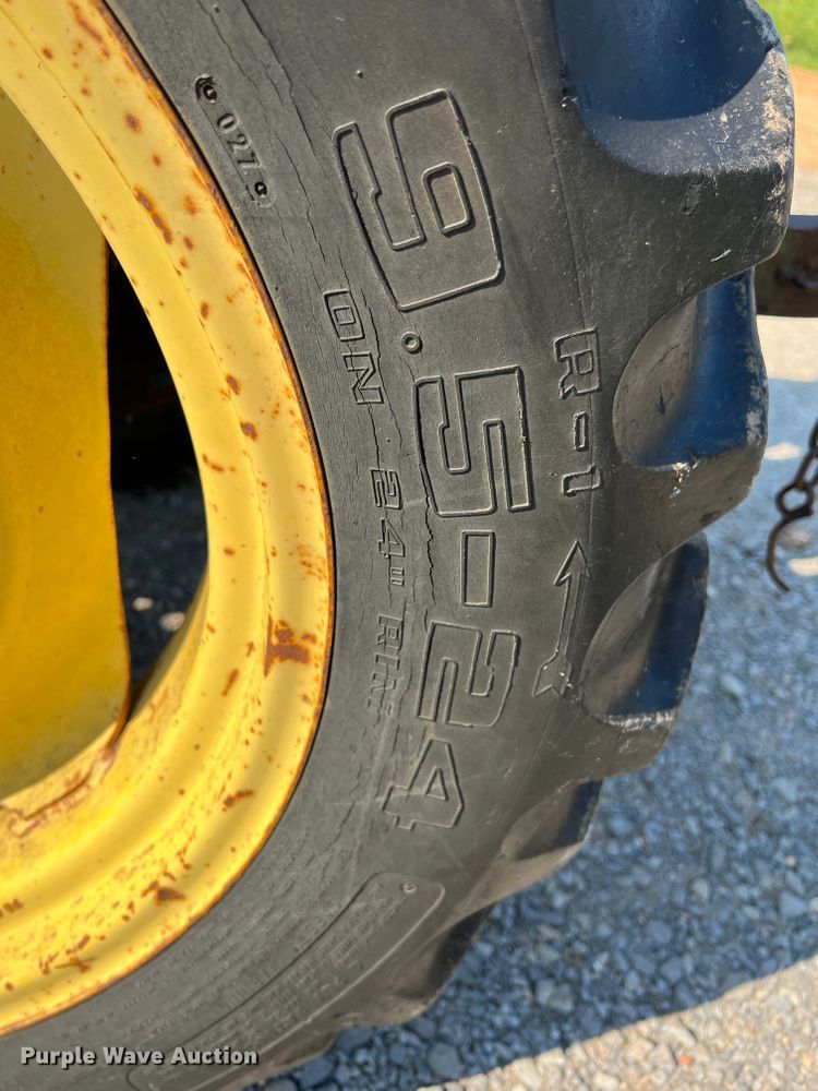 image for item IA9114 1985 John Deere 750  MFWD tractor