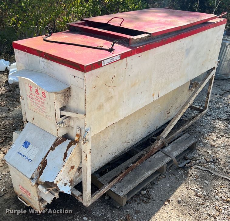 image for item IA9130 T&S Trip Hopper  cake feeder