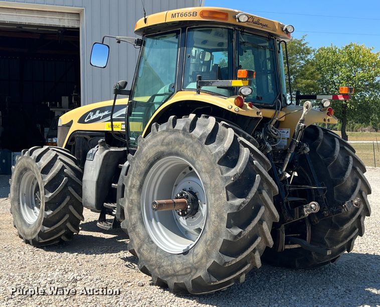 image for item IA9135 2005 Challenger MT665B  tractor