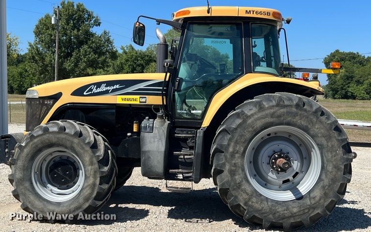 image for item IA9135 2005 Challenger MT665B  tractor