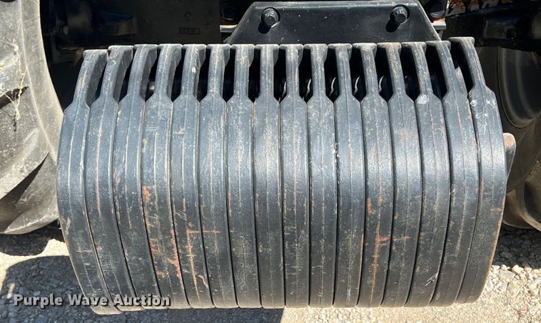 image for item IA9135 2005 Challenger MT665B  tractor