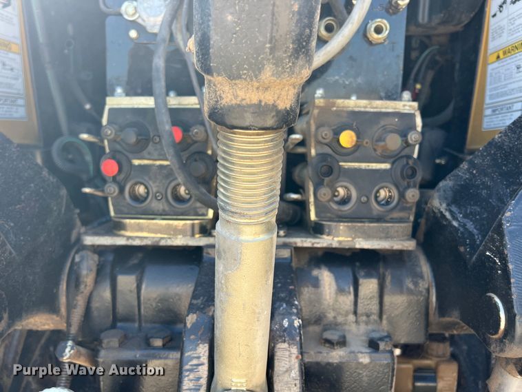 image for item IA9135 2005 Challenger MT665B  tractor