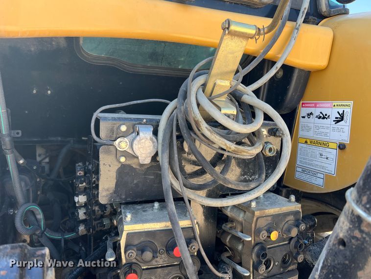 image for item IA9135 2005 Challenger MT665B  tractor