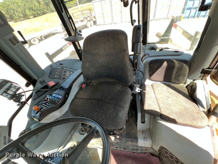 image for item IA9135 2005 Challenger MT665B  tractor