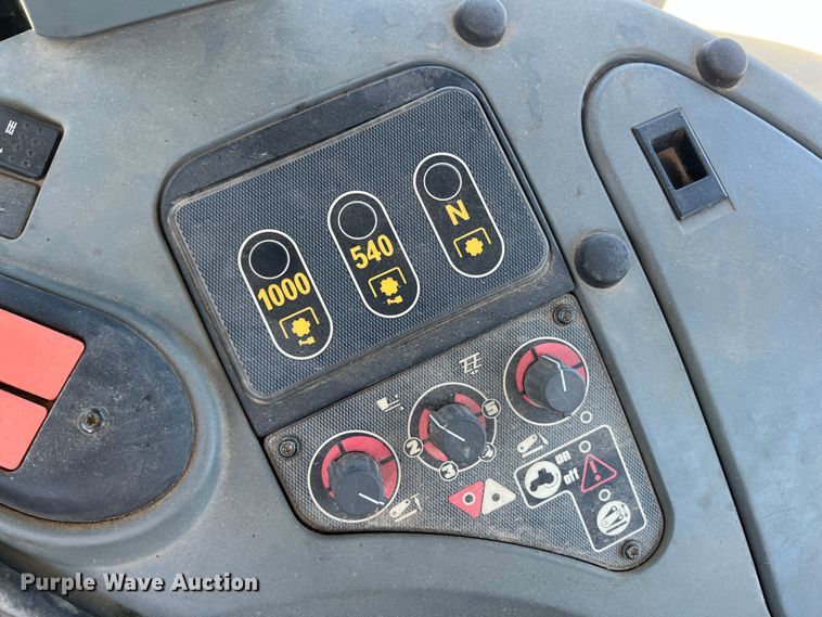 image for item IA9135 2005 Challenger MT665B  tractor