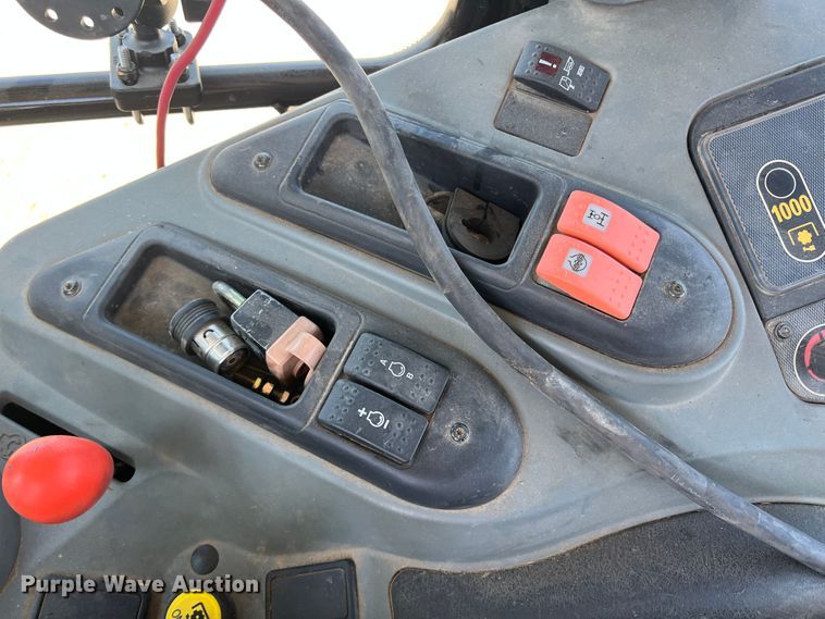 image for item IA9135 2005 Challenger MT665B  tractor