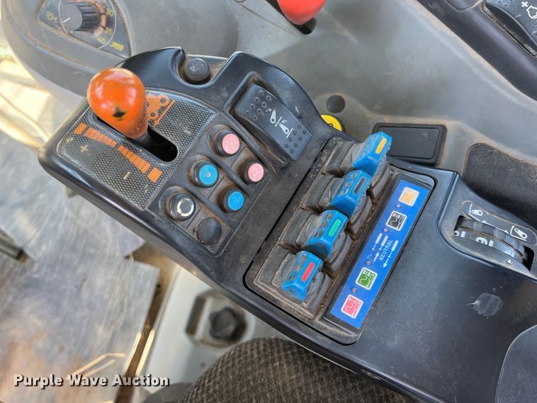 image for item IA9135 2005 Challenger MT665B  tractor