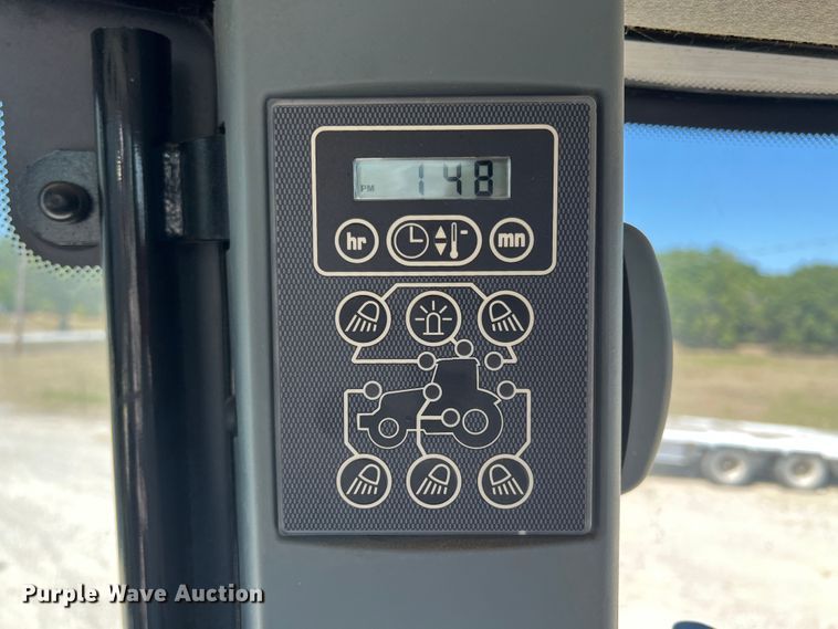 image for item IA9135 2005 Challenger MT665B  tractor